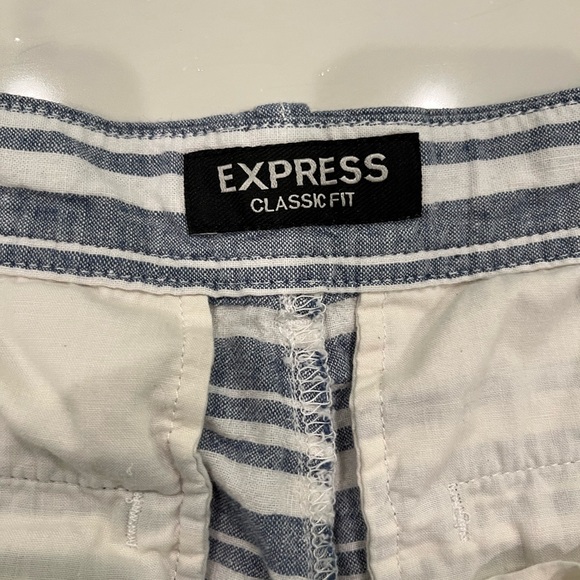 Express Men's Classic Fit Shorts - Picture 2 of 3